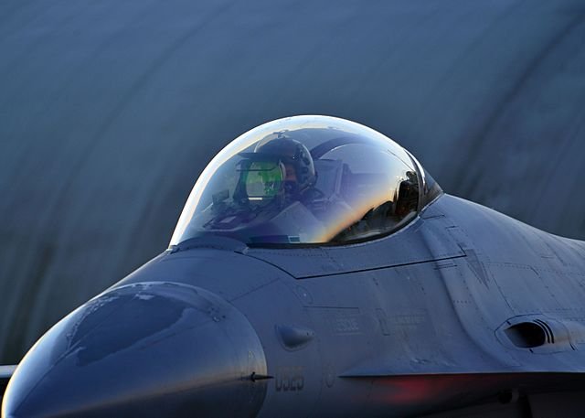 F-16 Fighting Falcon Fighter Aircroft canopy improoved visibility