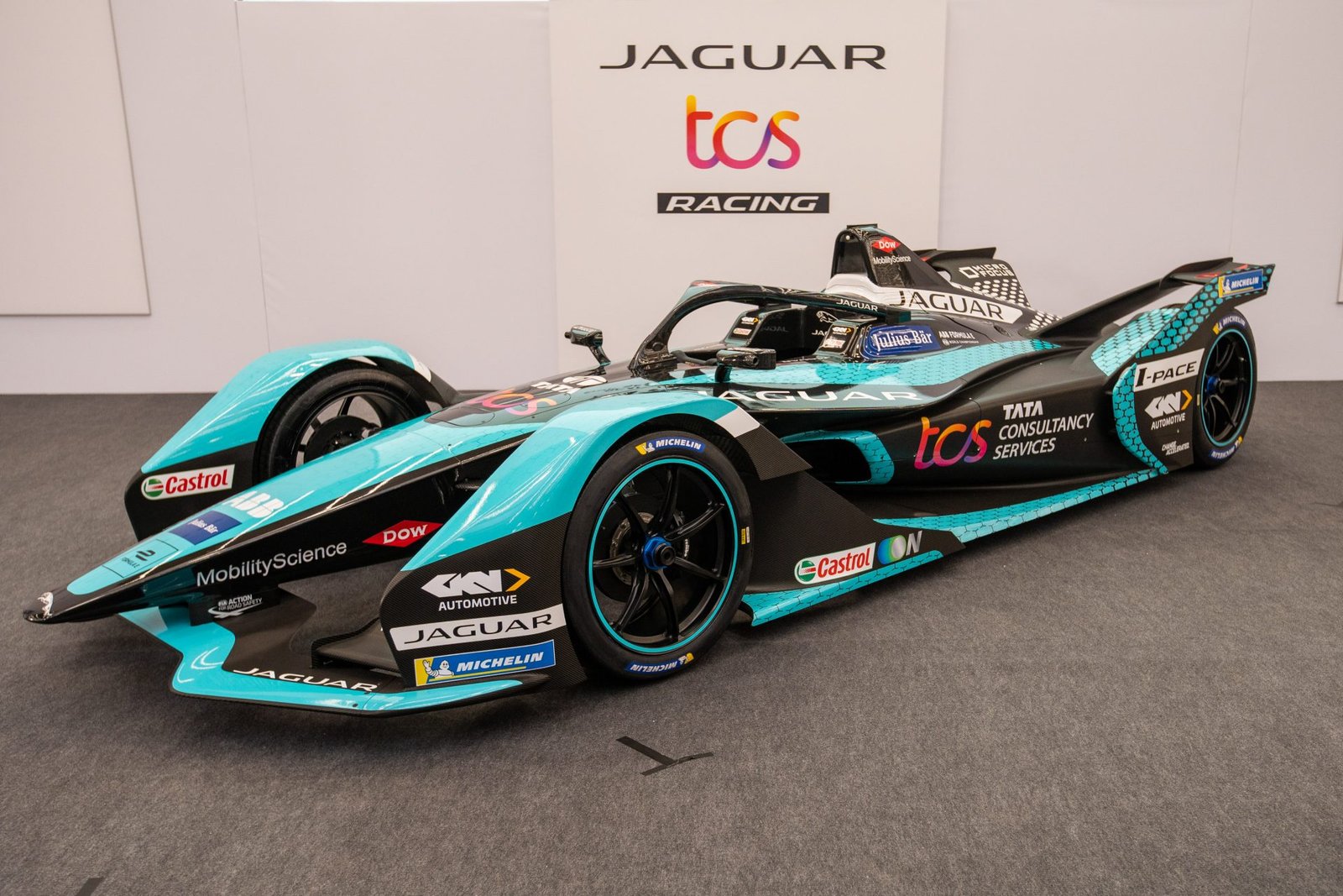 Jaguar TCS Racing unveils new Oxfordshire headquarters ahead of the season