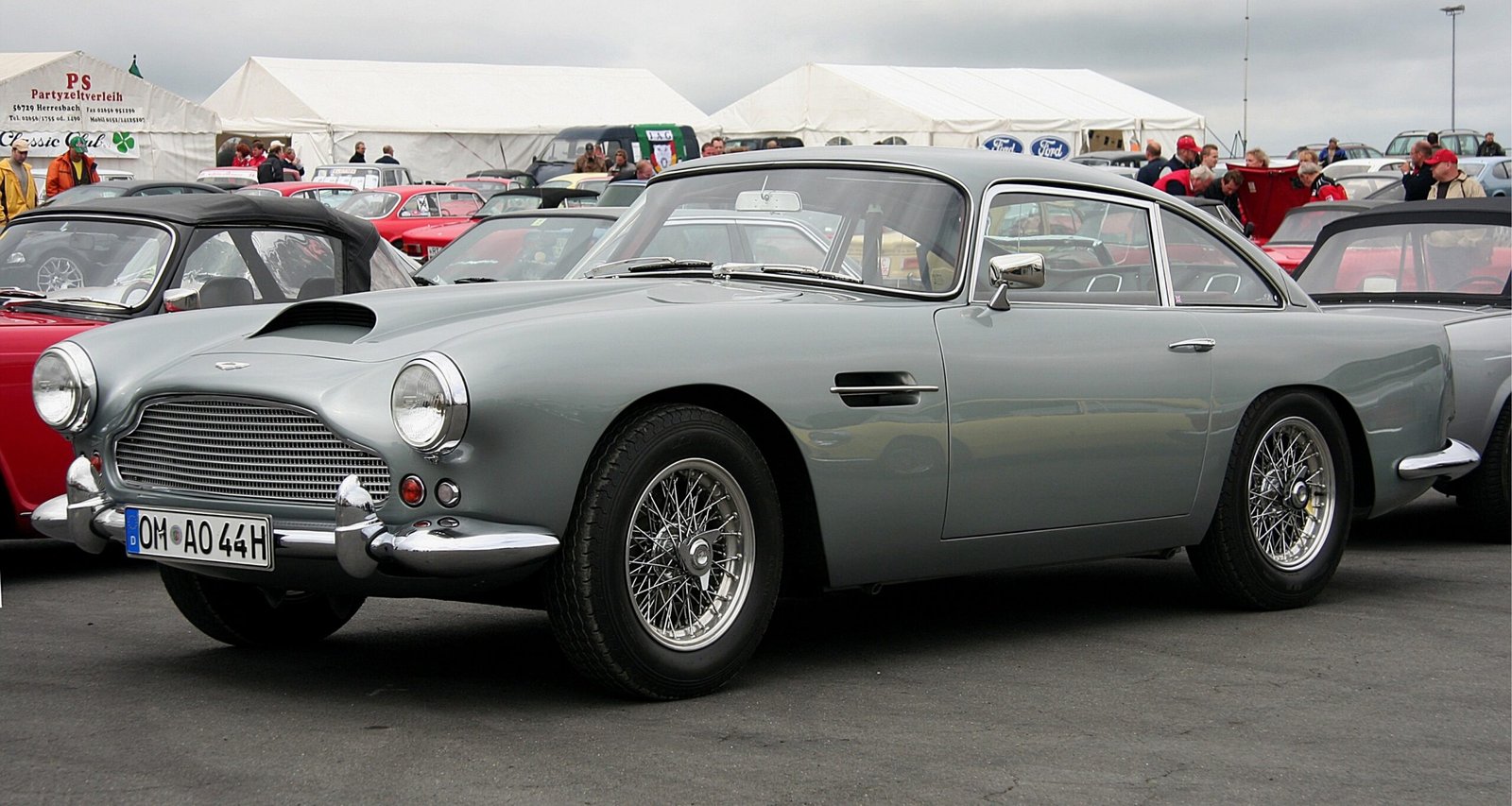 Aston Martin DB4: Explore the Excellence of this Relic on wheels