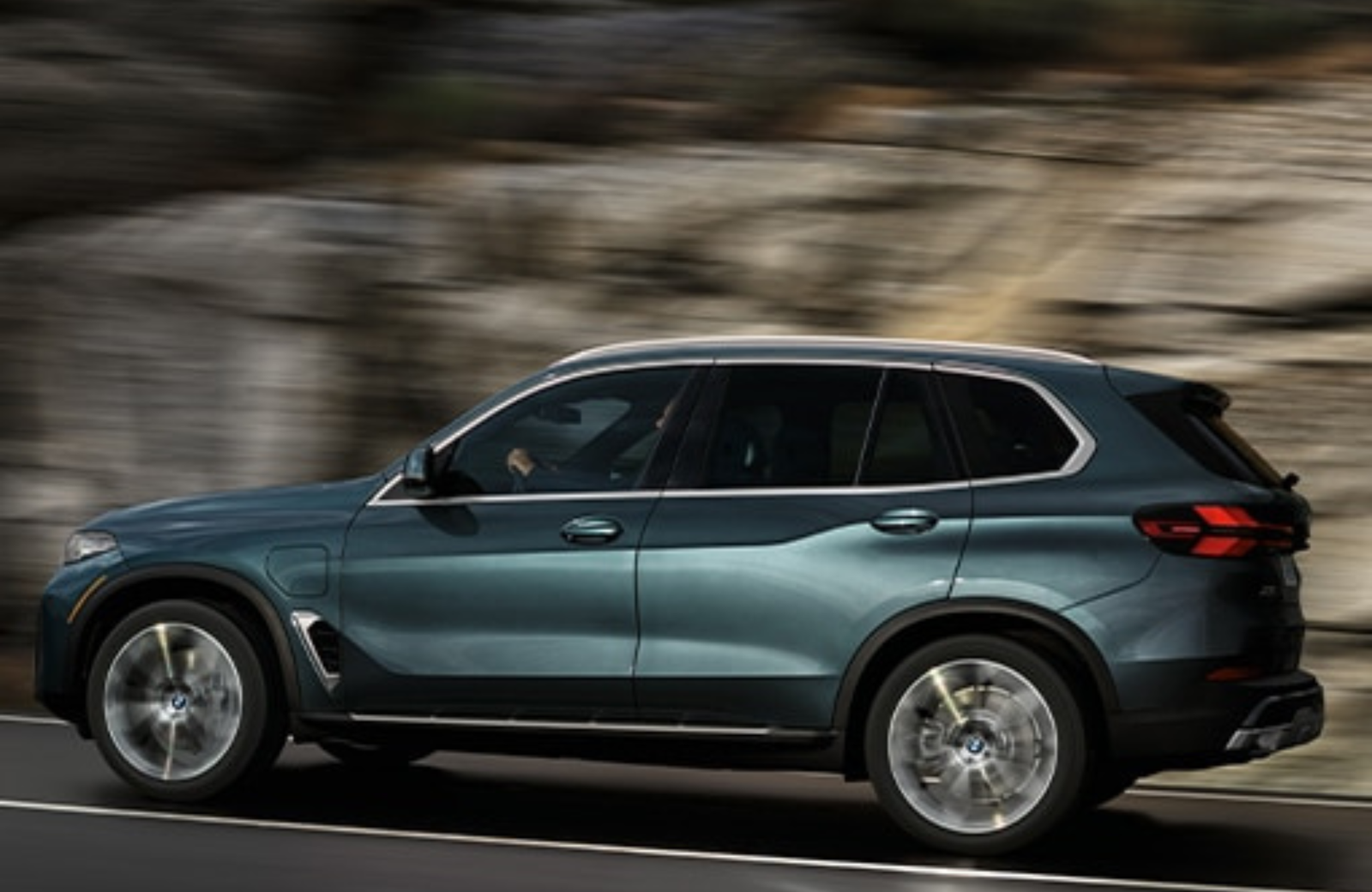 BMW X5 Turns Heads in the Luxury Looking SUV Segment BMW X5 Turns Heads in the Luxury Looking SUV Segment